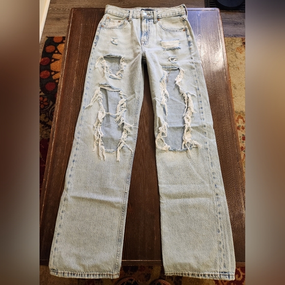 Aeropostale High-Rise Baggy Jean LIGHT Wash Size 4 NWOT - Picture 4 of 12